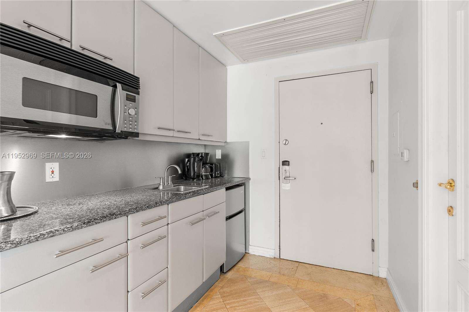 Hilton Bentley at 101 Ocean Dr, Miami Beach, FL 33139 - For Sale photo 4