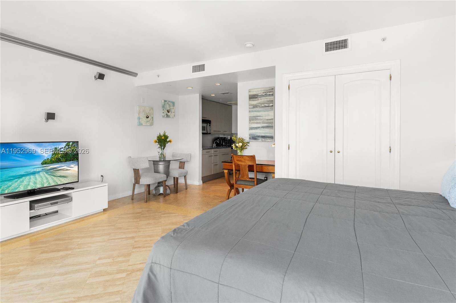Hilton Bentley at 101 Ocean Dr, Miami Beach, FL 33139 - For Sale photo 7
