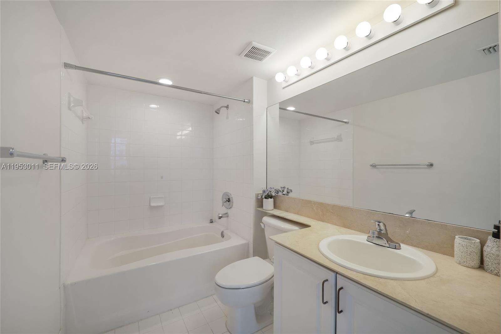 The Mark On Brickell at 1155 Brickell Bay Dr, Miami, FL 33131 - For Sale photo 14