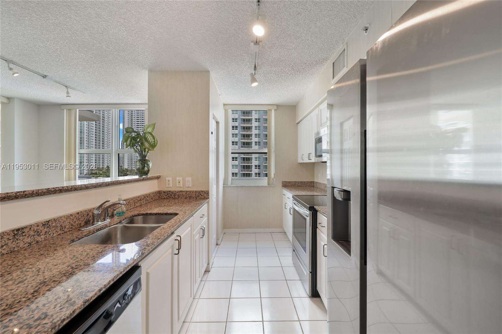 The Mark On Brickell at 1155 Brickell Bay Dr, Miami, FL 33131 - For Sale photo 4
