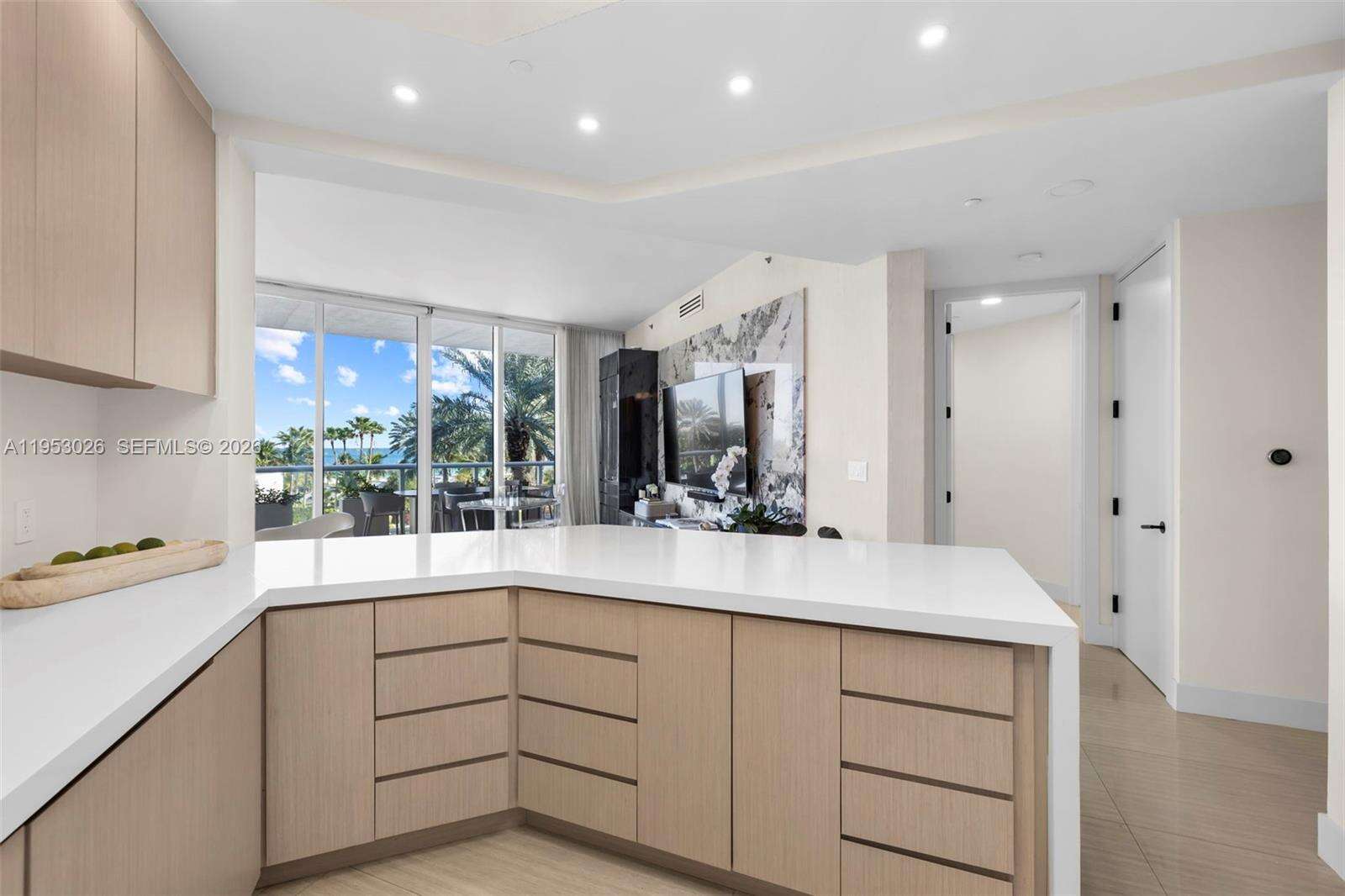 CONTINUUM ON SOUTH BEACH CONDO THE SOUTH TOWER - 100 Pointe Dr, Miami Beach, FL 33139 | Picture 13