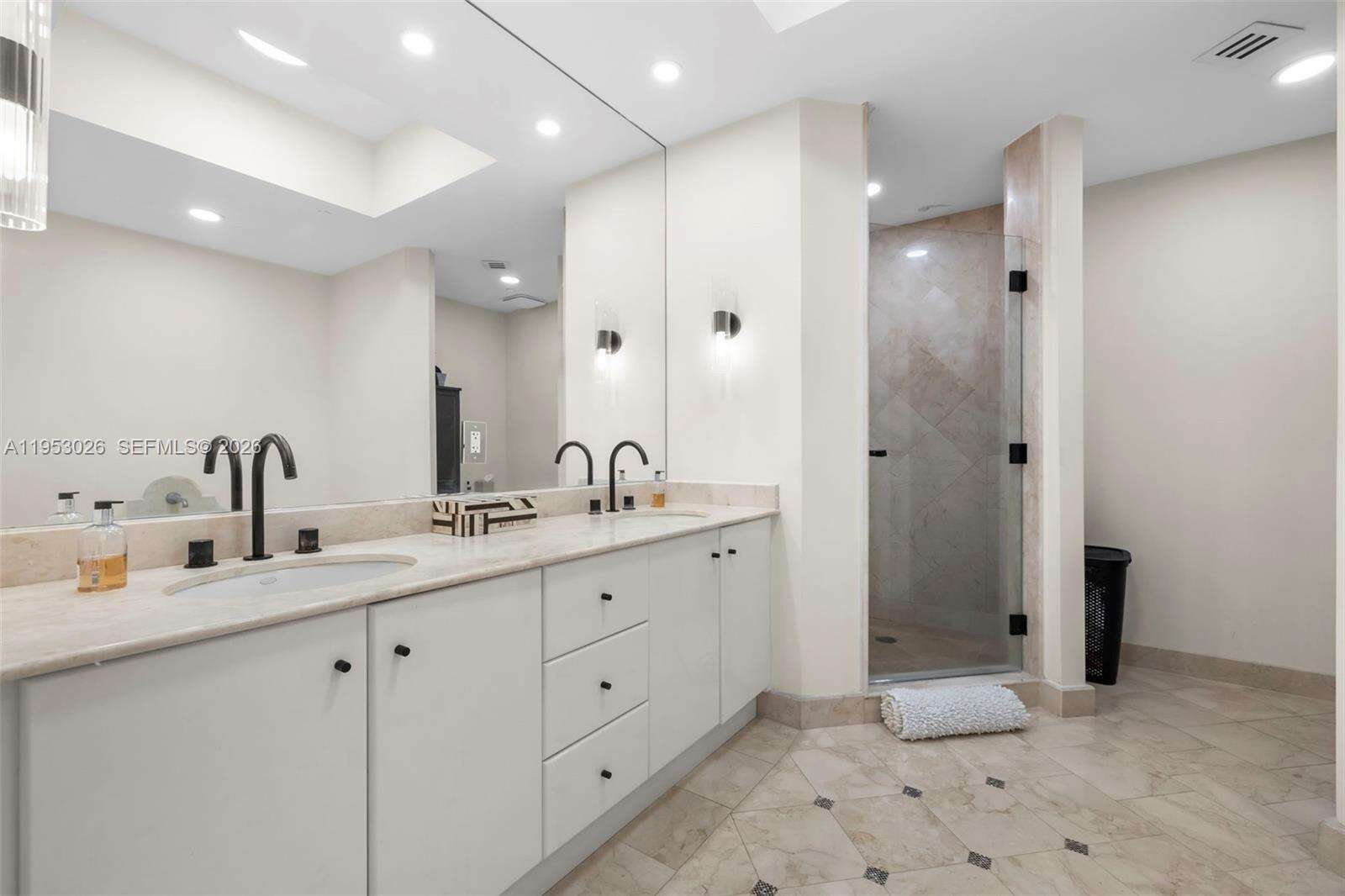 CONTINUUM ON SOUTH BEACH CONDO THE SOUTH TOWER - 100 Pointe Dr, Miami Beach, FL 33139 | Picture 20