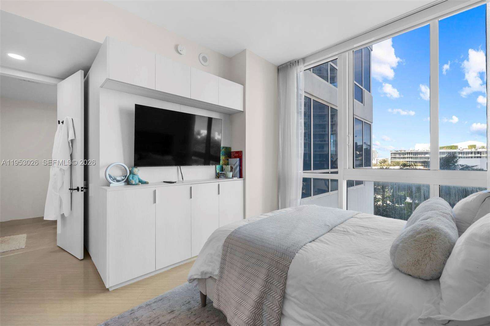 CONTINUUM ON SOUTH BEACH CONDO THE SOUTH TOWER - 100 Pointe Dr, Miami Beach, FL 33139 | Picture 23