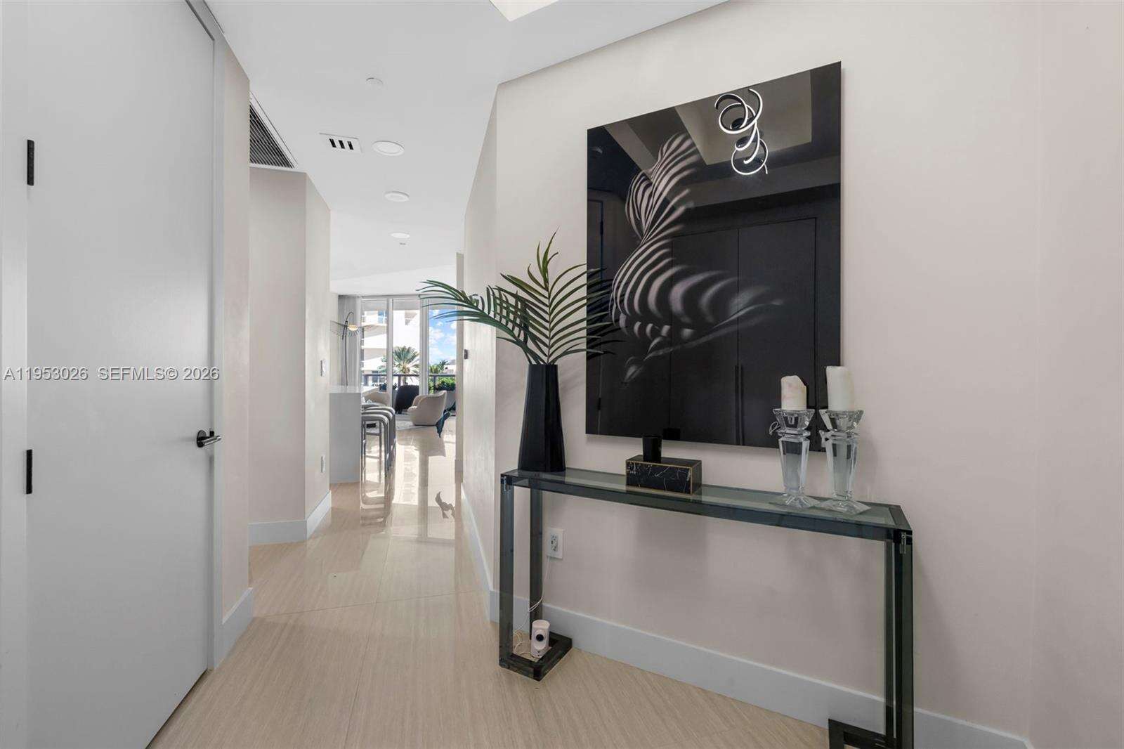 CONTINUUM ON SOUTH BEACH CONDO THE SOUTH TOWER - 100 Pointe Dr, Miami Beach, FL 33139 | Picture 4