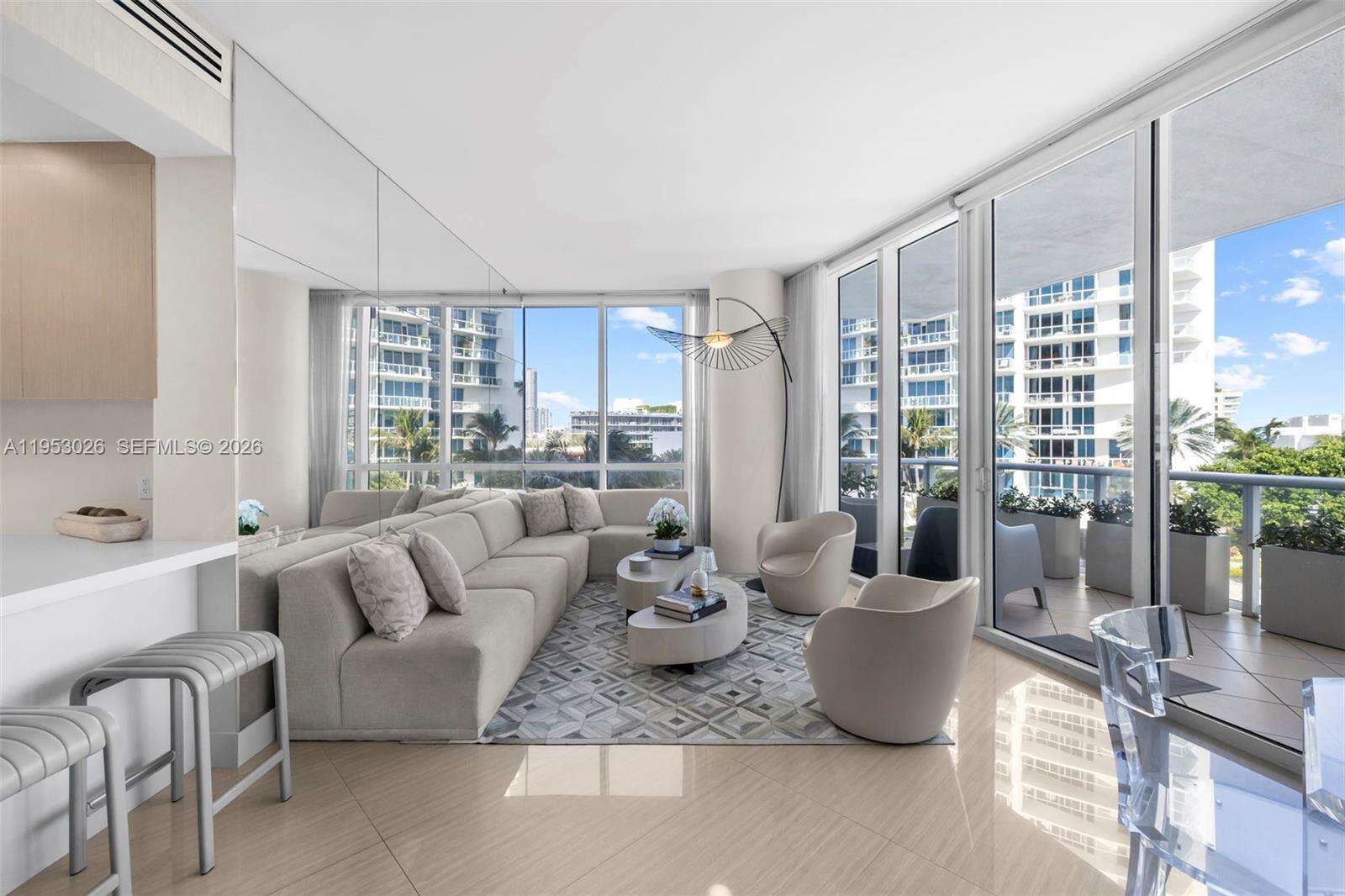 CONTINUUM ON SOUTH BEACH CONDO THE SOUTH TOWER - 100 Pointe Dr, Miami Beach, FL 33139 | Picture 8