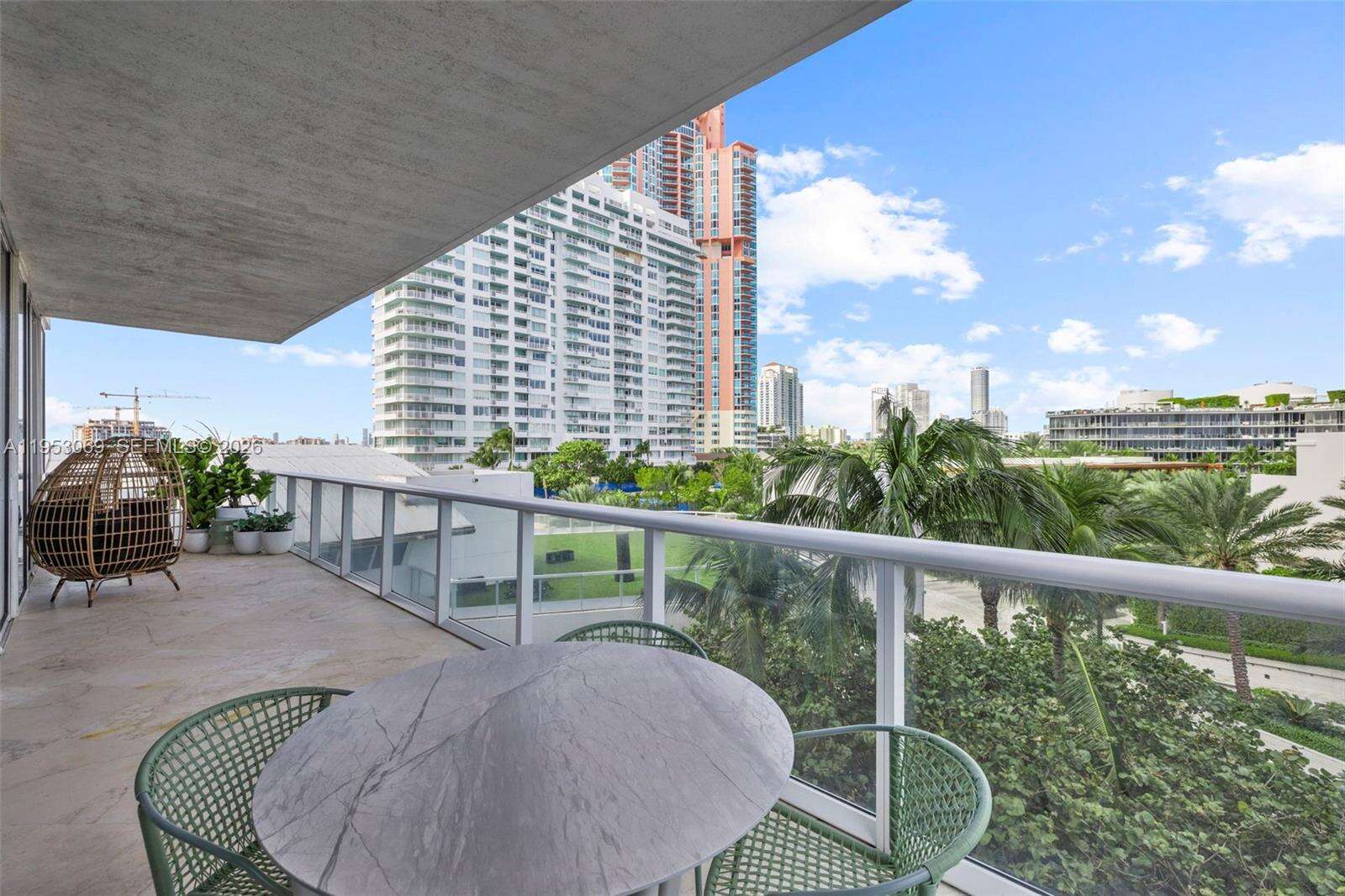 CONTINUUM ON SOUTH BEACH CONDO THE SOUTH TOWER - 100 Pointe Dr, Miami Beach, FL 33139 | Picture 18