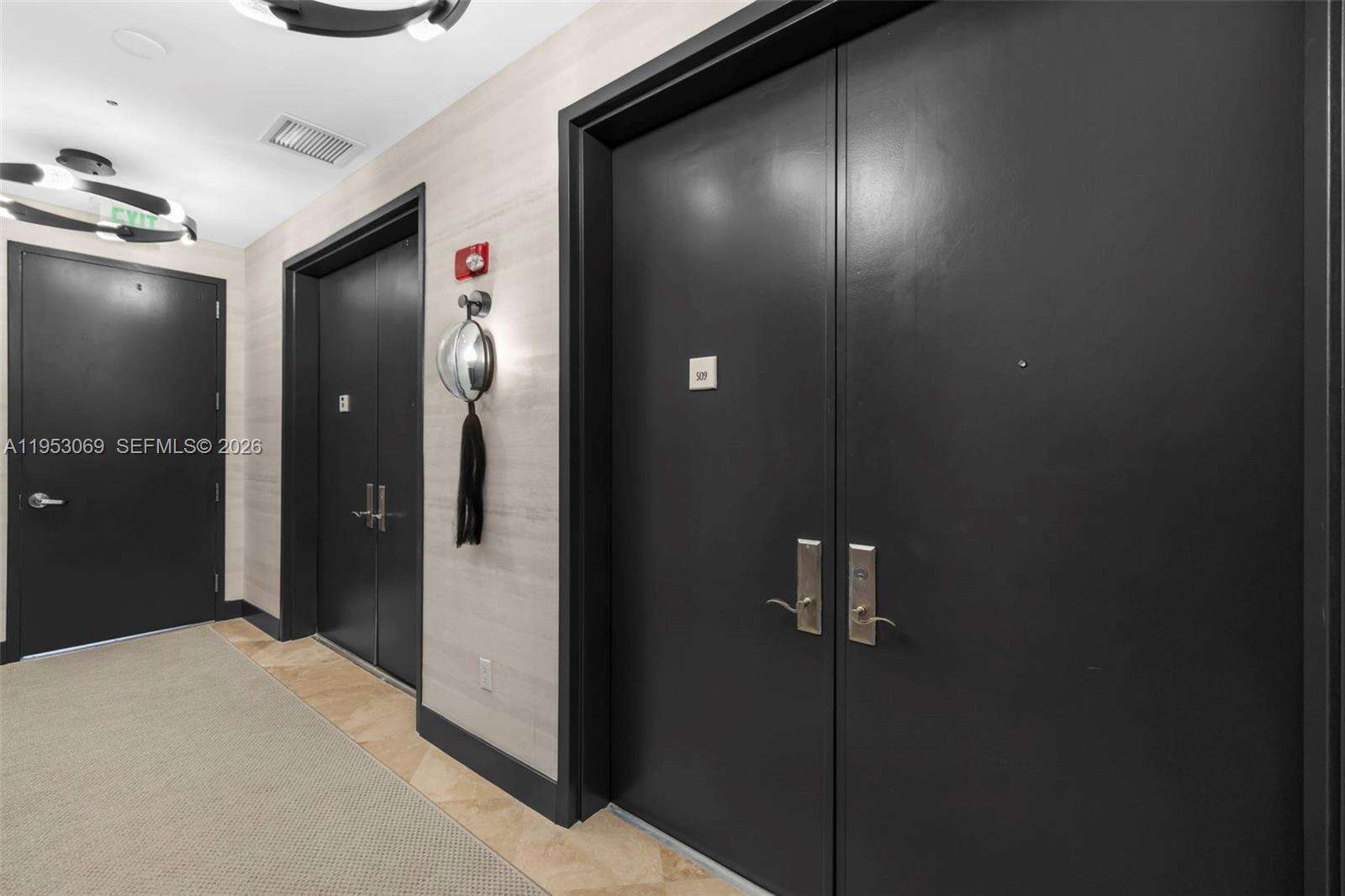 CONTINUUM ON SOUTH BEACH CONDO THE SOUTH TOWER - 100 Pointe Dr, Miami Beach, FL 33139 | Picture 4