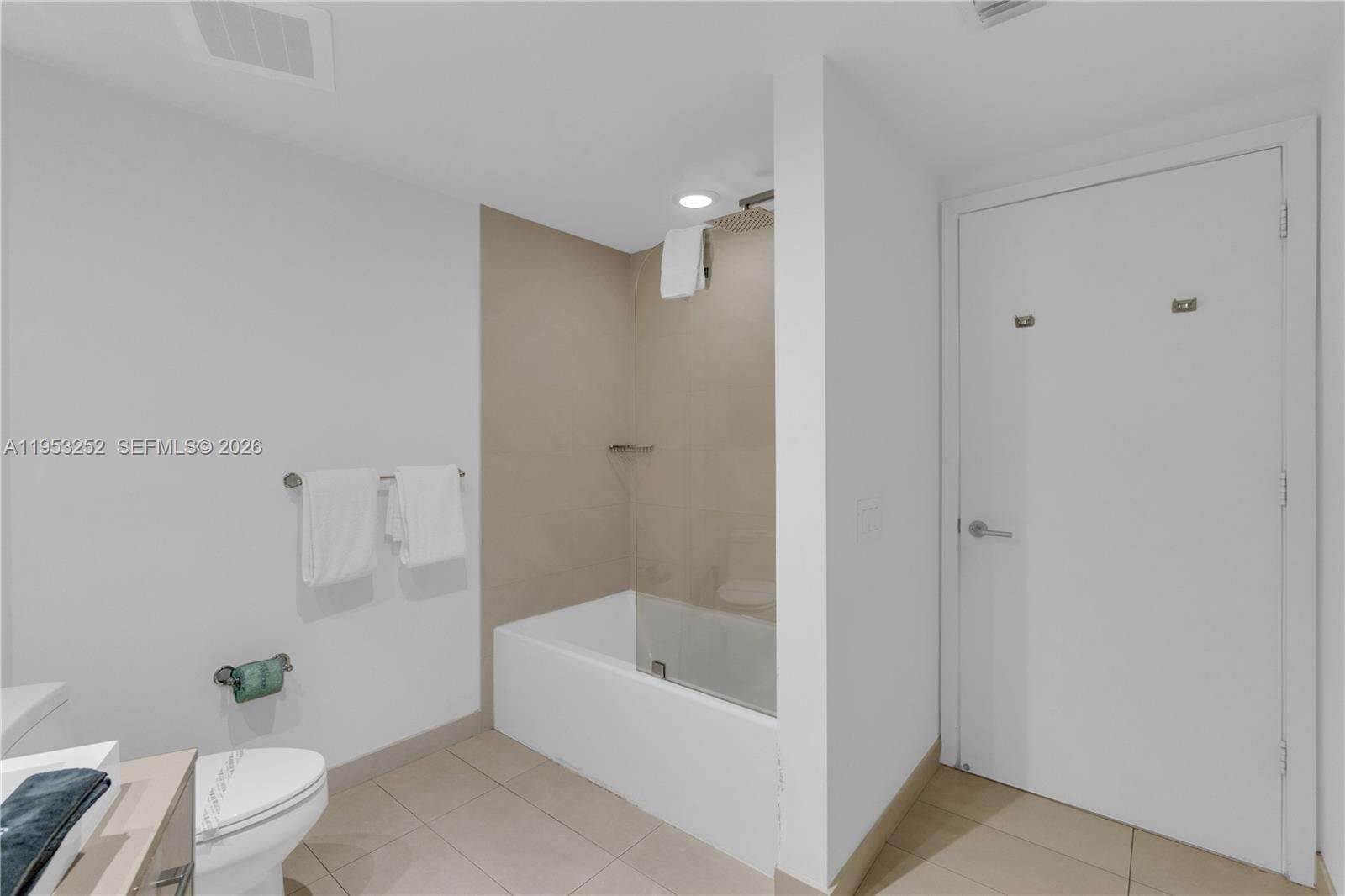 Hyde Resort at 4111 Ocean Dr, Hollywood, FL 33019 - For Sale photo 17