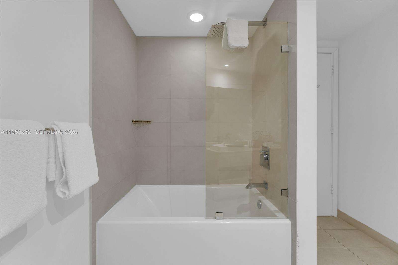 Hyde Resort at 4111 Ocean Dr, Hollywood, FL 33019 - For Sale photo 18
