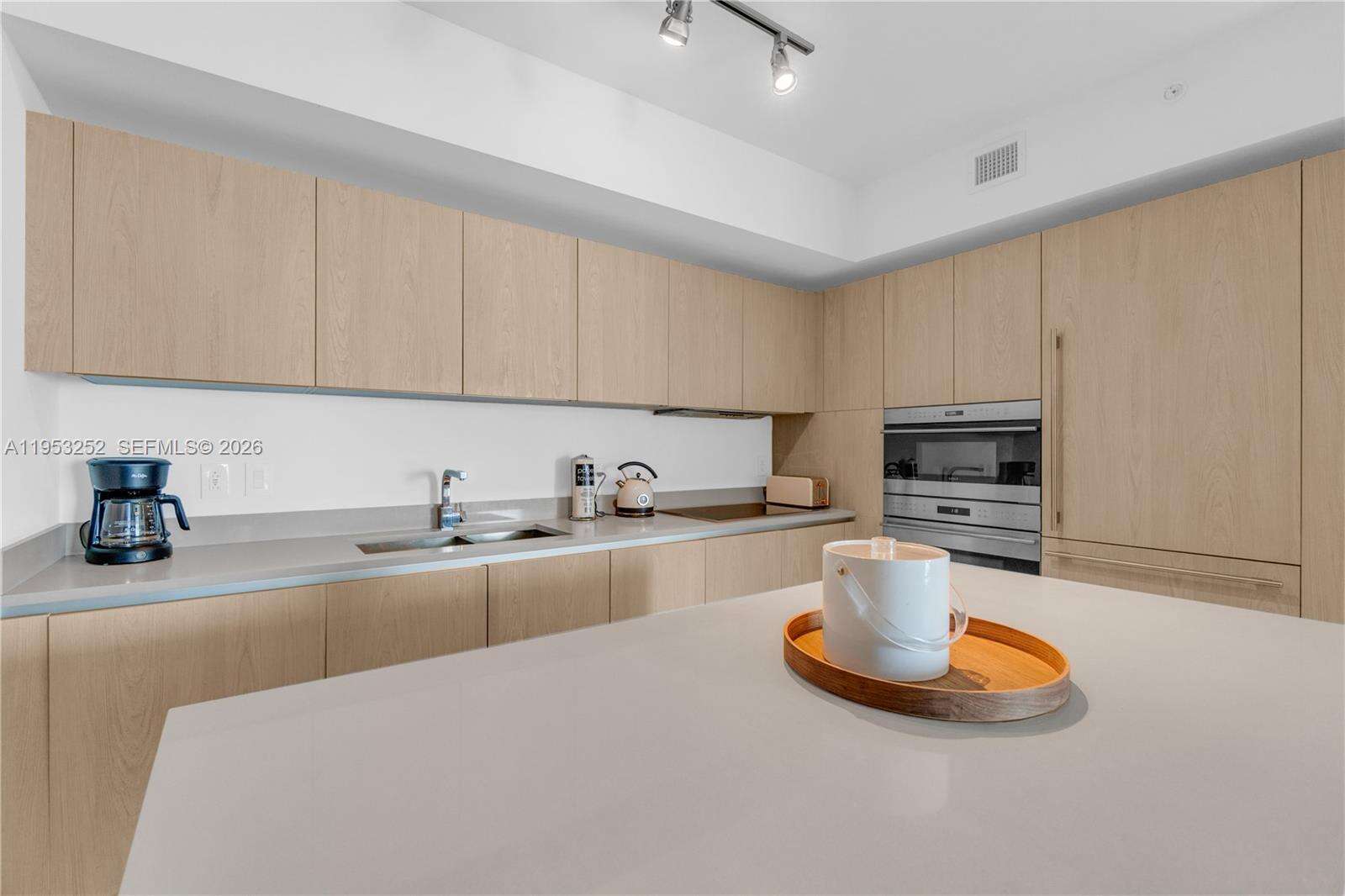 Hyde Resort at 4111 Ocean Dr, Hollywood, FL 33019 - For Sale photo 9