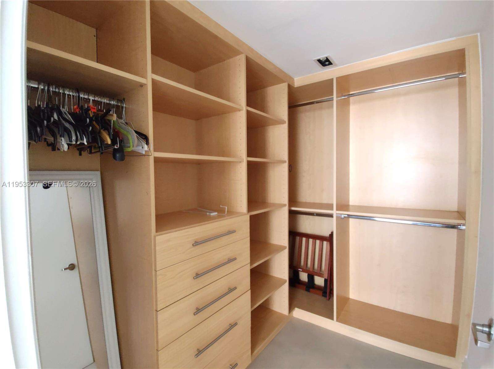 ICONBRICKELL CONDO NO 1 - 465 Brickell Ave, Miami, FL 33131 | Picture 16