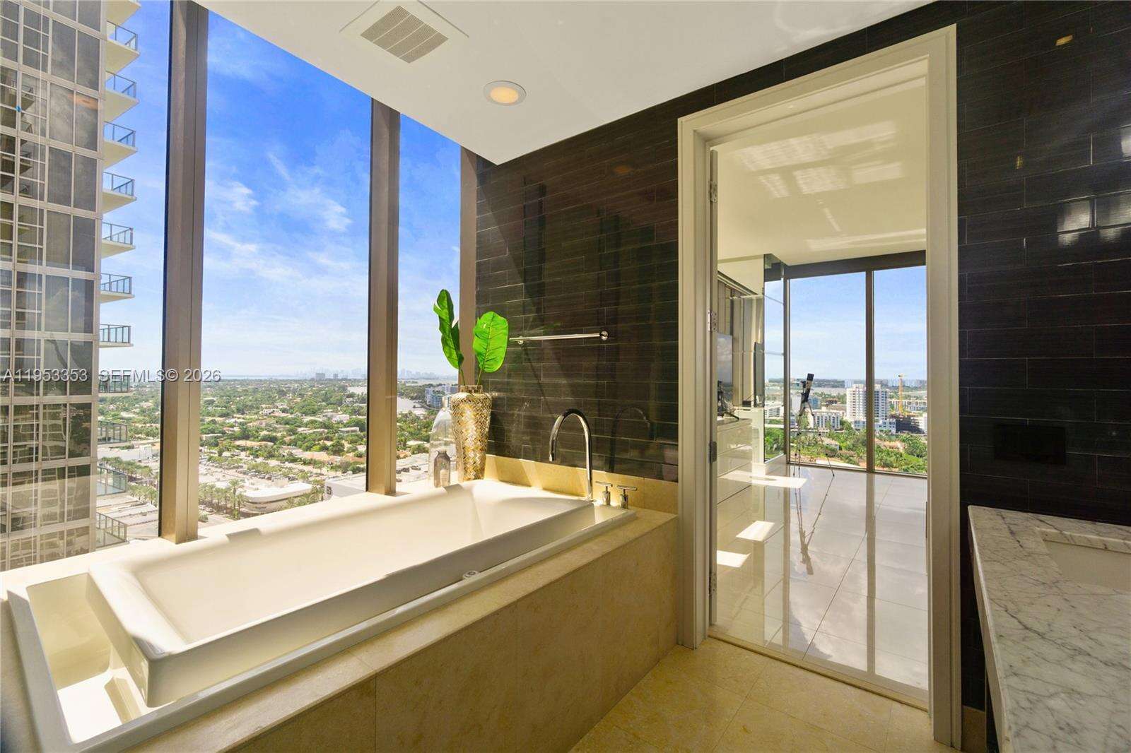 BAL HARBOUR NORTH SOUTH - 9705 Collins Ave, Bal Harbour, FL 33154 | Picture 30