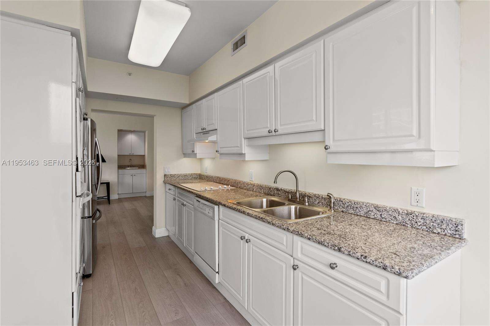 GREEN DIAMOND - 4775 Collins Ave, Miami Beach, FL 33140 | Picture 18