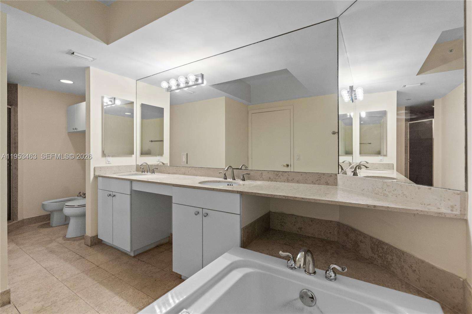 GREEN DIAMOND - 4775 Collins Ave, Miami Beach, FL 33140 | Picture 24