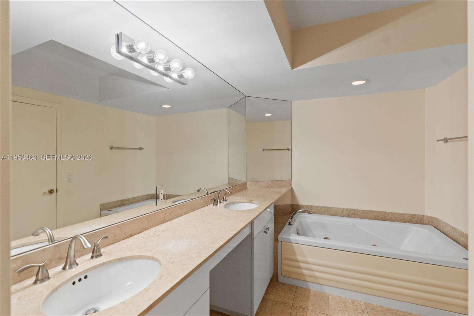 GREEN DIAMOND - 4775 Collins Ave, Miami Beach, FL 33140 | Picture 25