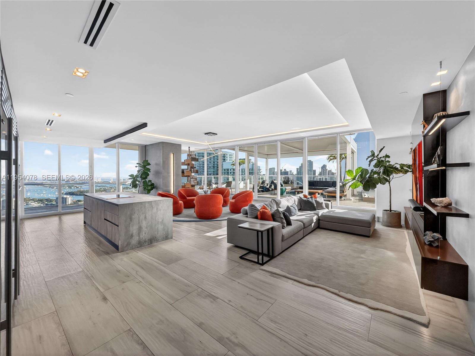 PARAMOUNT BAY - 2020 Bayshore Dr, Miami, FL 33137 | Picture 2