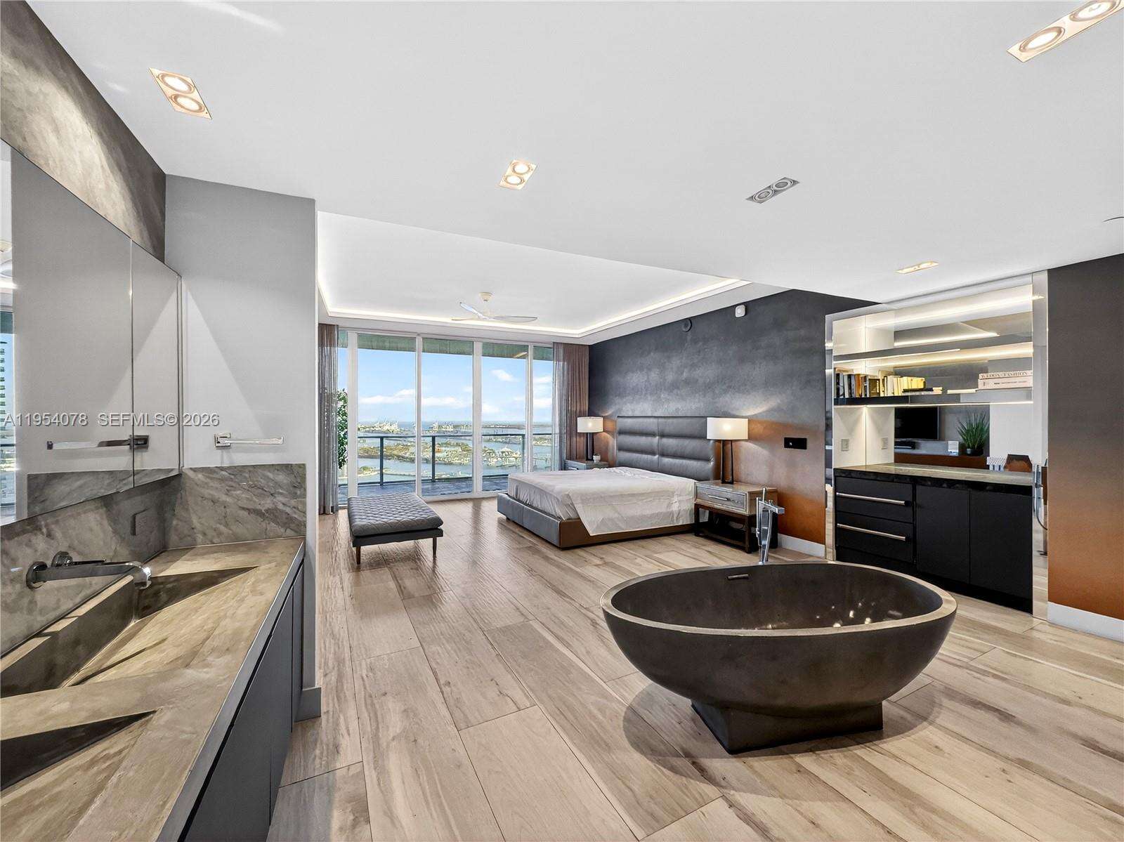 PARAMOUNT BAY - 2020 Bayshore Dr, Miami, FL 33137 | Picture 36