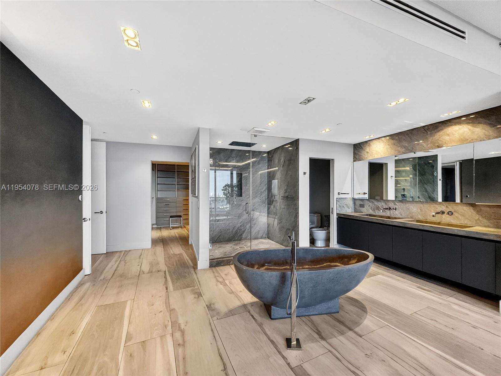 PARAMOUNT BAY - 2020 Bayshore Dr, Miami, FL 33137 | Picture 38