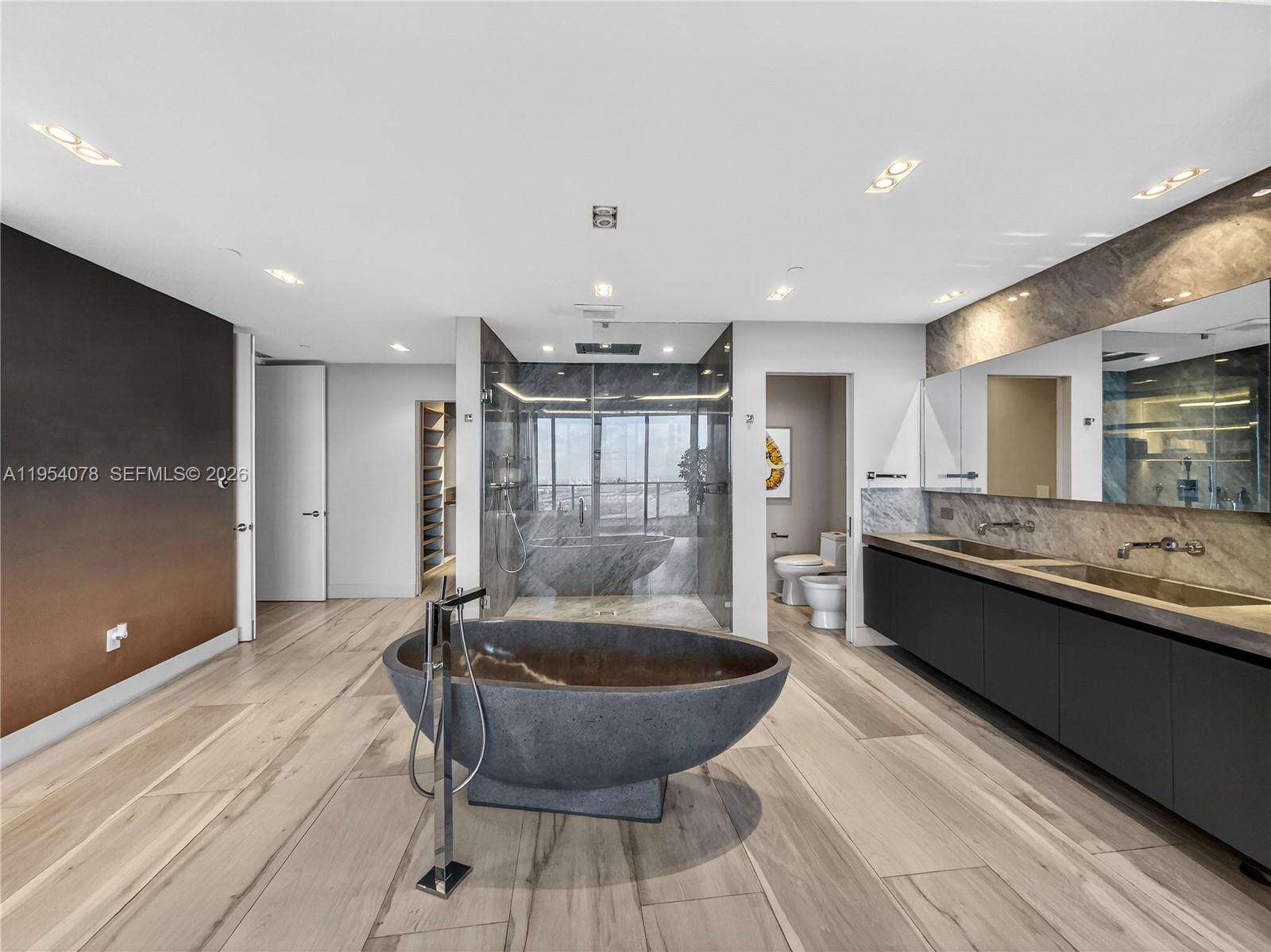 PARAMOUNT BAY - 2020 Bayshore Dr, Miami, FL 33137 | Picture 39