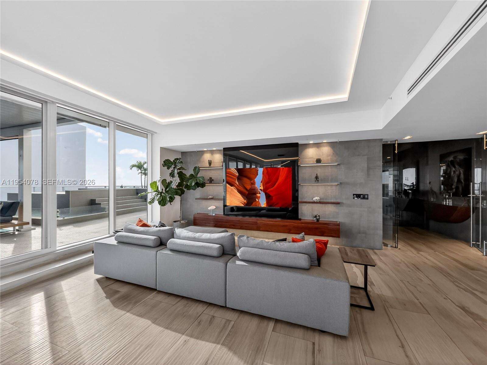 PARAMOUNT BAY - 2020 Bayshore Dr, Miami, FL 33137 | Picture 8