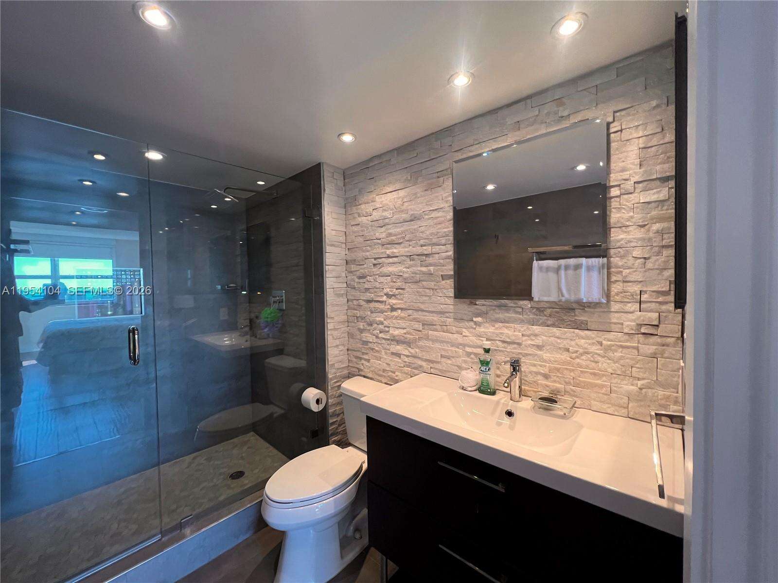 YACHT CLUB AT PORTOFINO - 90 Alton Rd, Miami Beach, FL 33139 | Picture 8