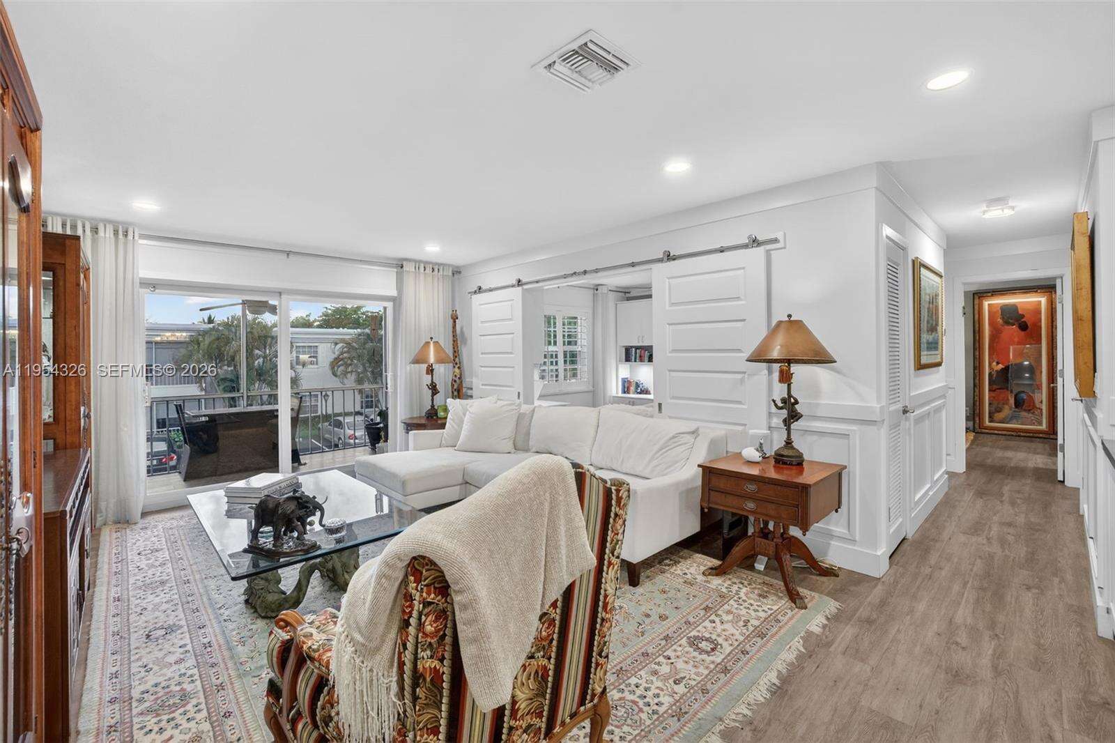 Bay Colony Club Condos for Sale & Rent | Picture 1