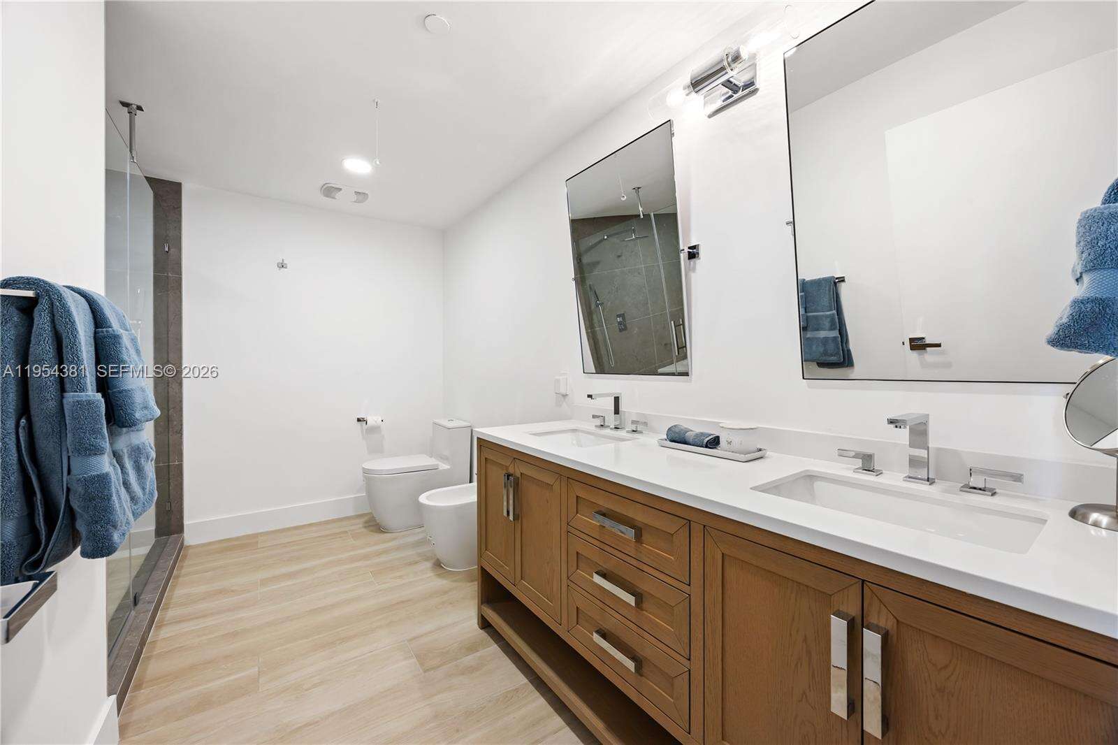 Marina Blue at 888 Biscayne Blvd, Miami, FL 33132 - For Sale photo 6