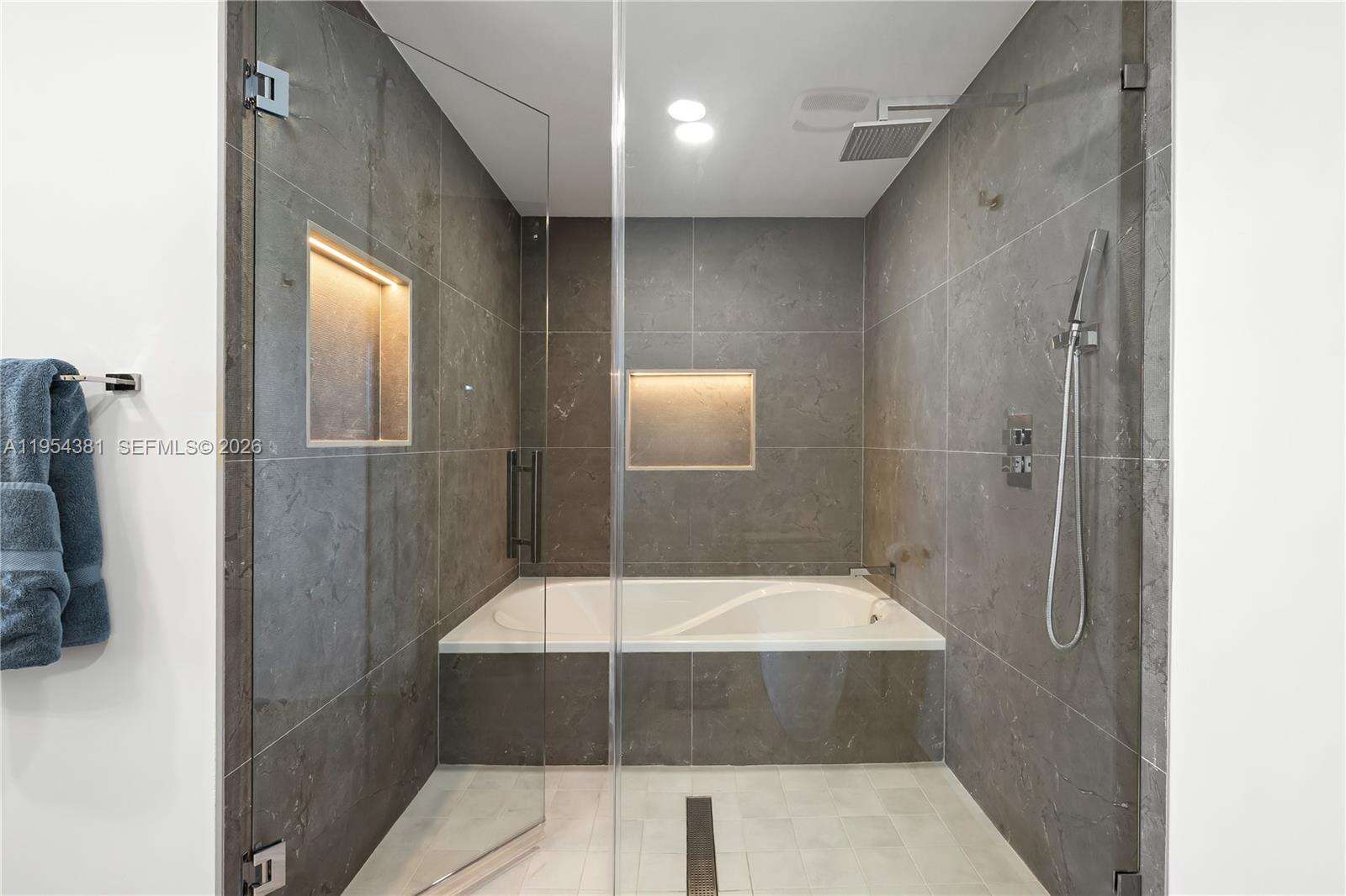 Marina Blue at 888 Biscayne Blvd, Miami, FL 33132 - For Sale photo 7