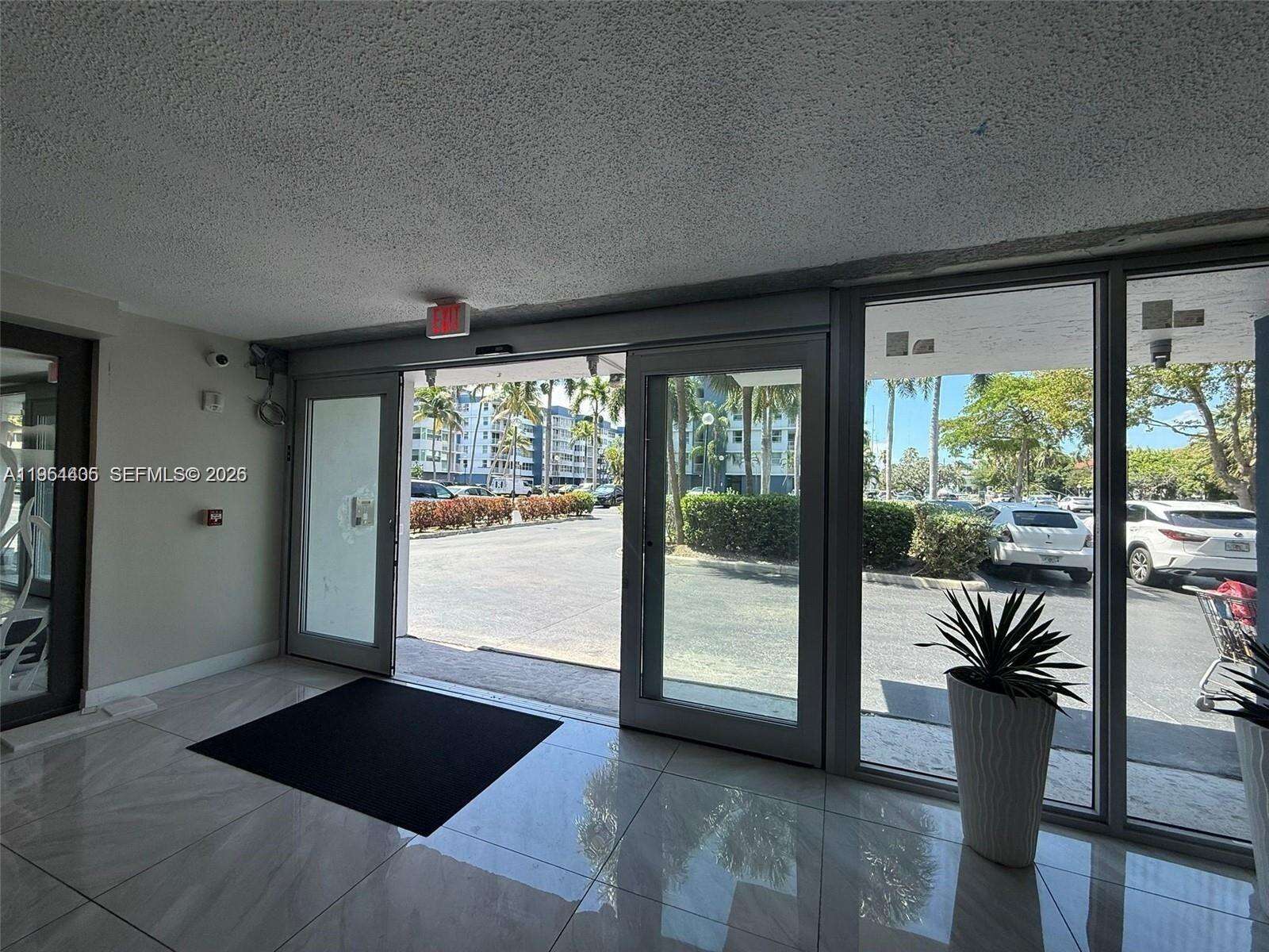 Reef North Condos for Sale & Rent | Picture 1