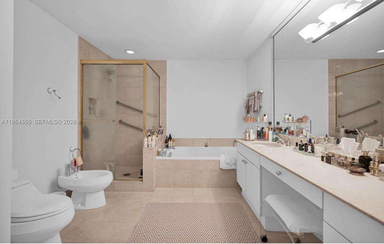 MAJESTIC TOWER AT BAL HARBOUR - 9601 Collins Ave, Bal Harbour, FL 33154 | Picture 32