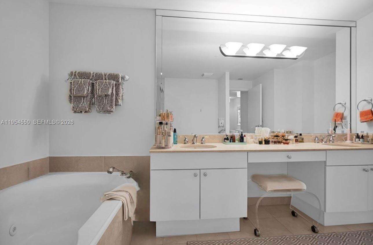 MAJESTIC TOWER AT BAL HARBOUR - 9601 Collins Ave, Bal Harbour, FL 33154 | Picture 33