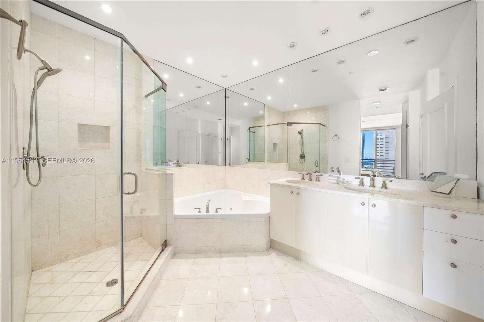 CARBONELL - 901 Brickell Key Blvd, Miami, FL 33131 | Picture 15