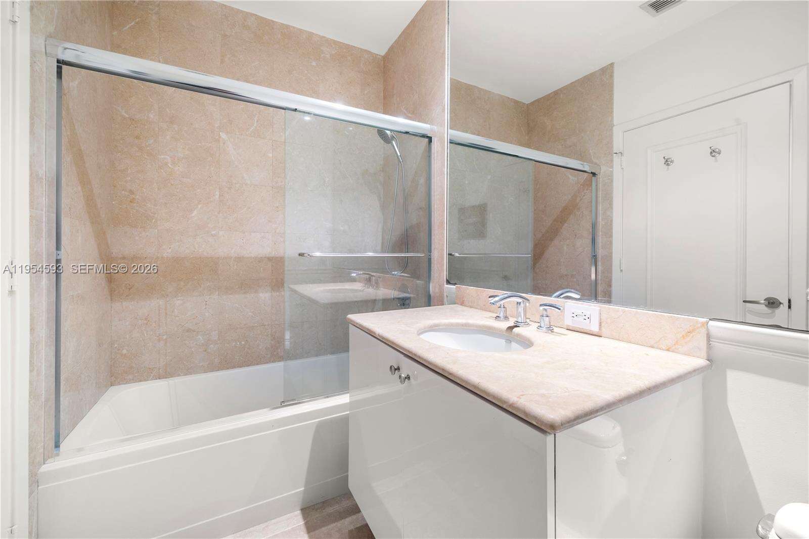 CARBONELL - 901 Brickell Key Blvd, Miami, FL 33131 | Picture 24