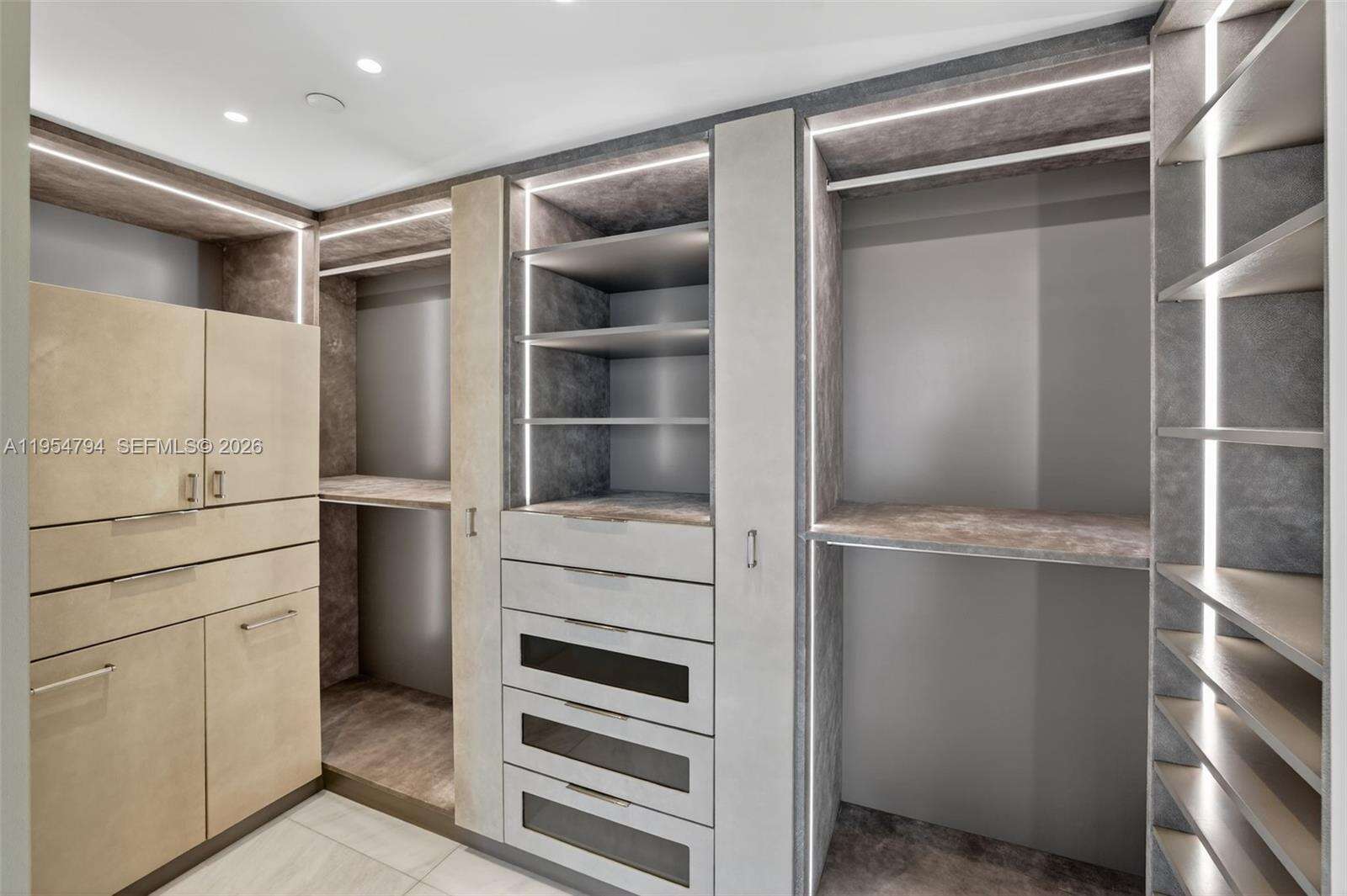 MURANO AT PORTOFINO - 1000 Pointe Dr, Miami Beach, FL 33139 | Picture 43