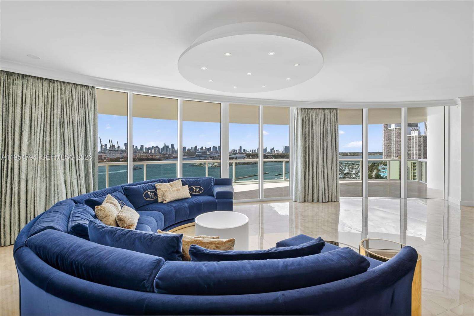 MURANO AT PORTOFINO - 1000 Pointe Dr, Miami Beach, FL 33139 | Picture 9