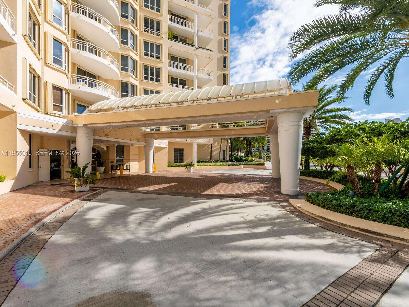 One Tequesta Point at 888 Brickell Key Dr, Miami, FL 33131 - For Sale photo 2