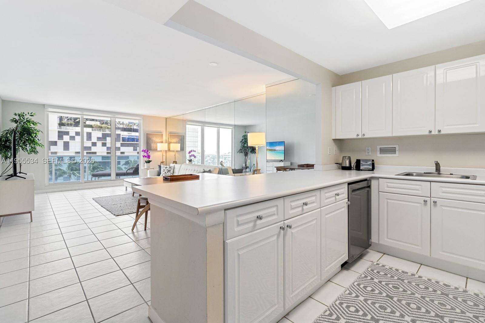 RONEY PALACE - 2301 Collins Ave, Miami Beach, FL 33139 | Picture 6