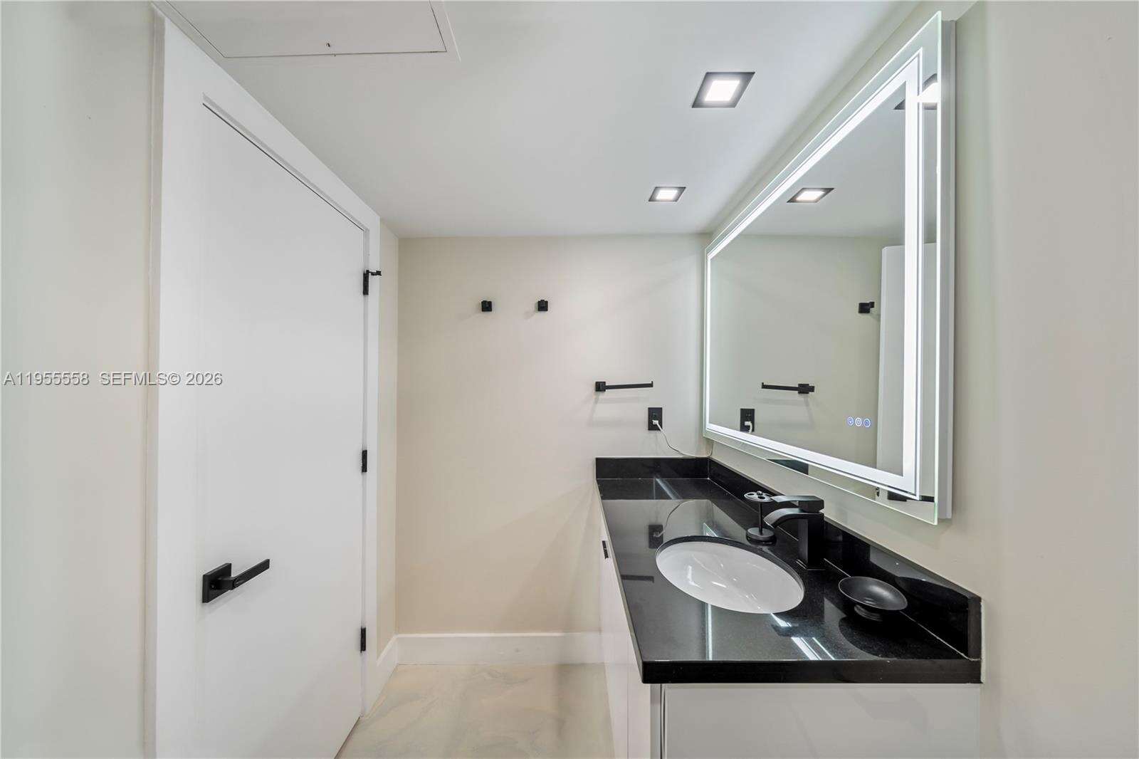 Roney Palace at 2301 Collins Ave, Miami Beach, FL 33139 - For Sale photo 17