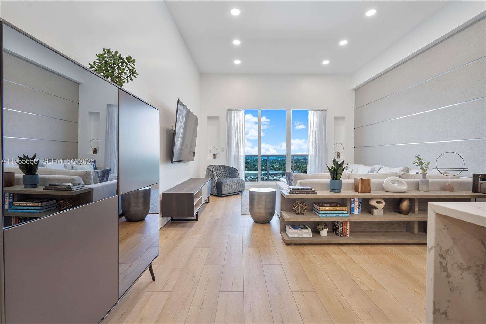 Roney Palace at 2301 Collins Ave, Miami Beach, FL 33139 - For Sale photo 5
