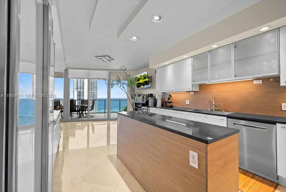 OCEAN PALMS - 3101 Ocean Dr, Hollywood, FL 33019 | Picture 38