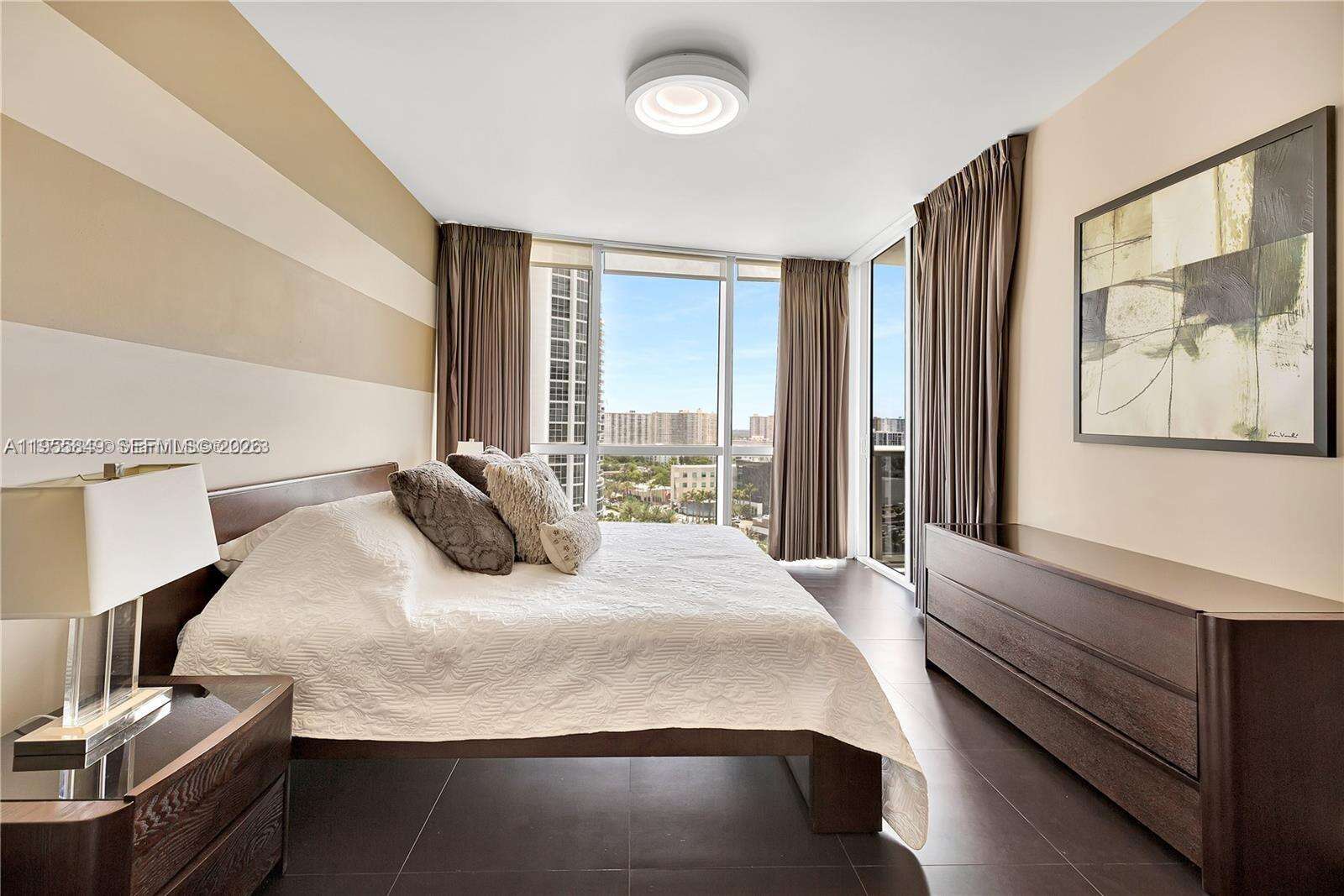 TRUMP ROYALE - 18201 Collins Ave, Sunny Isles Beach, FL 33160 | Picture 11