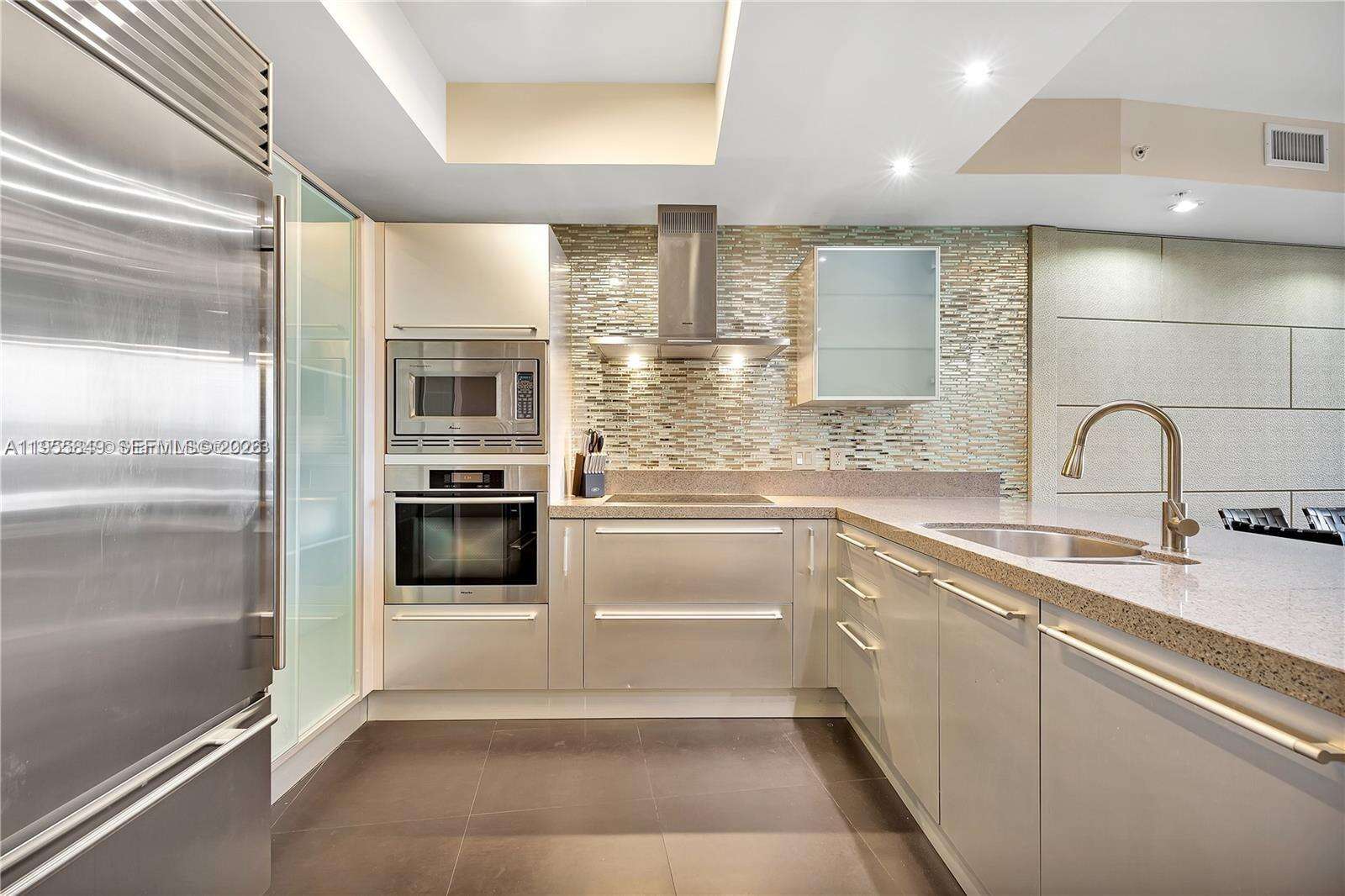 TRUMP ROYALE - 18201 Collins Ave, Sunny Isles Beach, FL 33160 | Picture 9