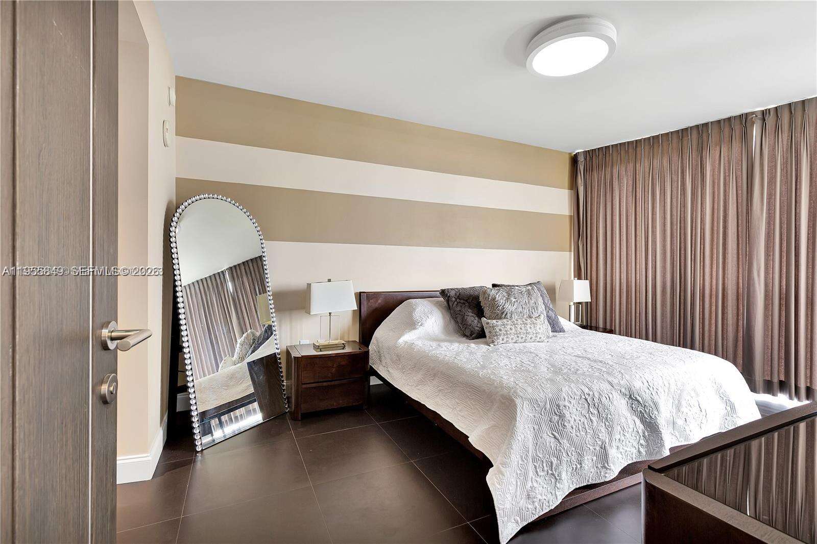 TRUMP ROYALE - 18201 Collins Ave, Sunny Isles Beach, FL 33160 | Picture 10