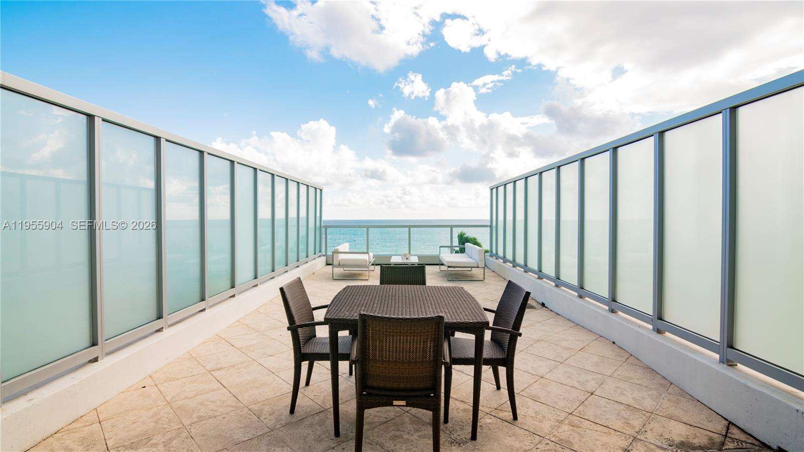 FONTAINEBLEAU III OCEAN CLUB - 4391 Collins Ave, Miami Beach, FL 33140 | Picture 12
