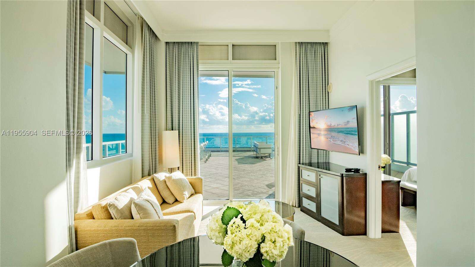FONTAINEBLEAU III OCEAN CLUB - 4391 Collins Ave, Miami Beach, FL 33140 | Picture 14