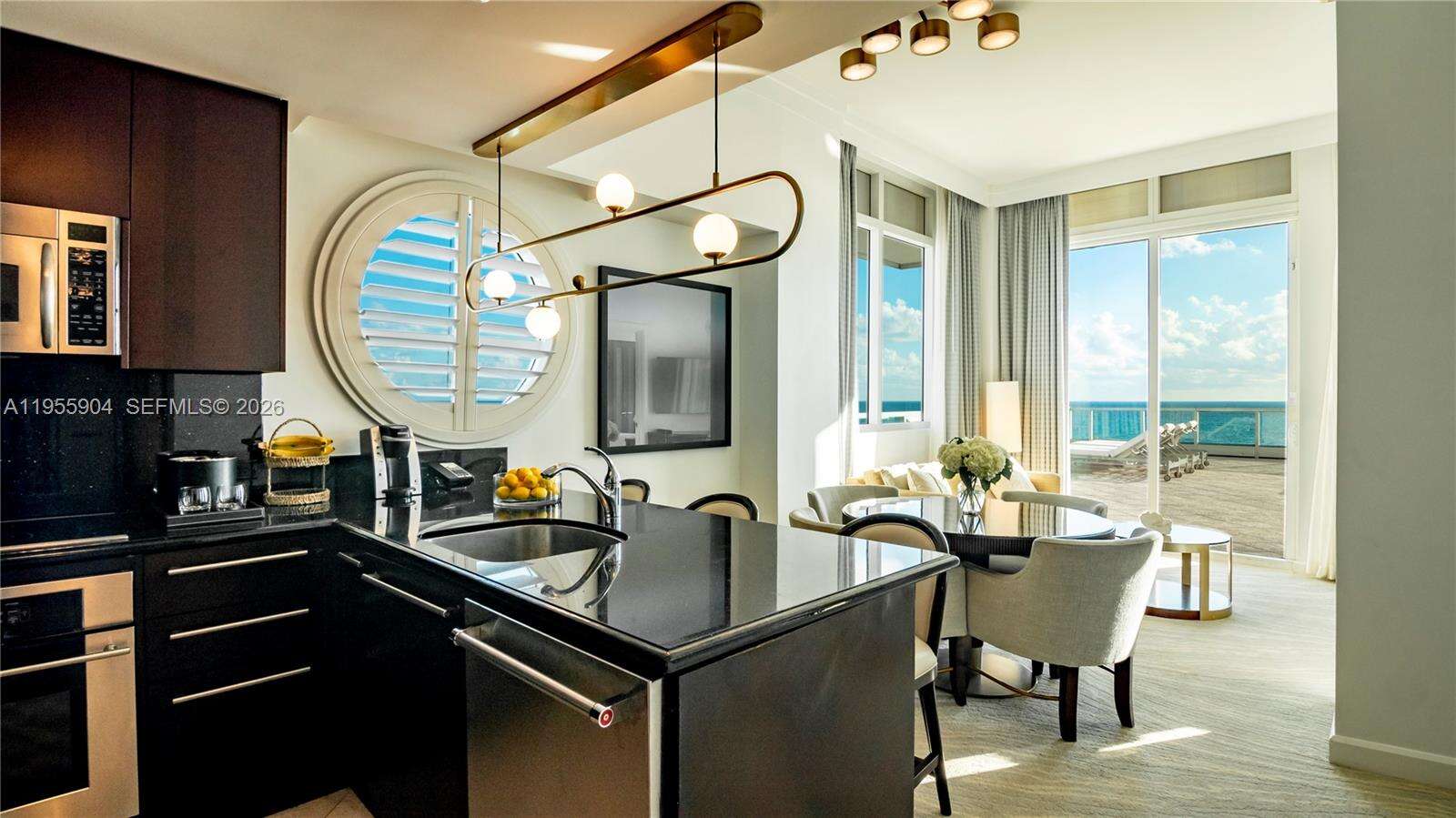 FONTAINEBLEAU III OCEAN CLUB - 4391 Collins Ave, Miami Beach, FL 33140 | Picture 16