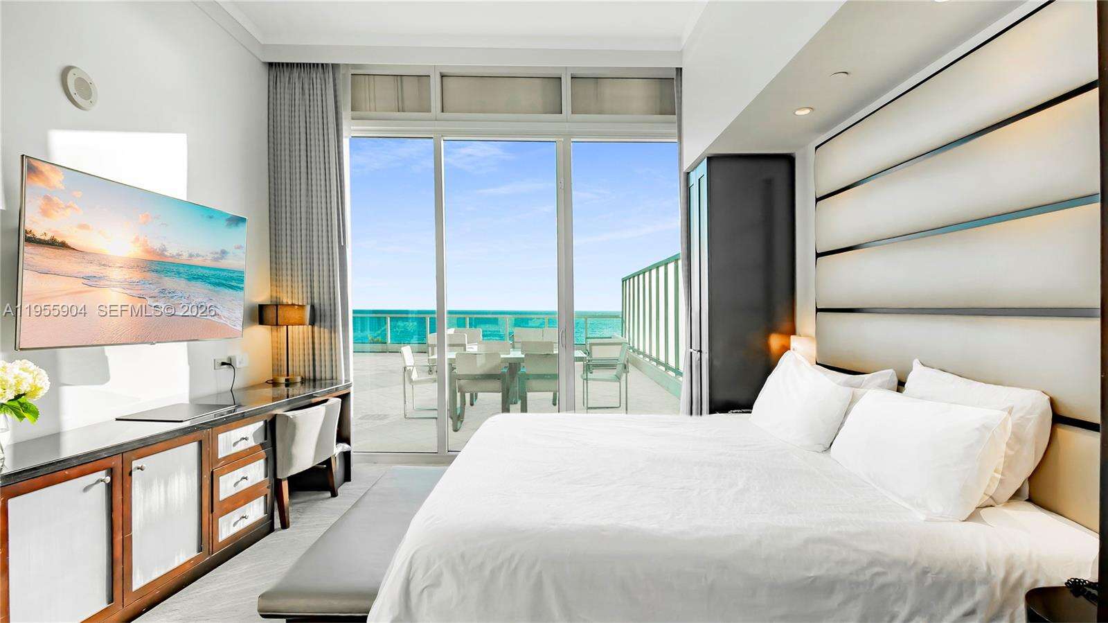 FONTAINEBLEAU III OCEAN CLUB - 4391 Collins Ave, Miami Beach, FL 33140 | Picture 18