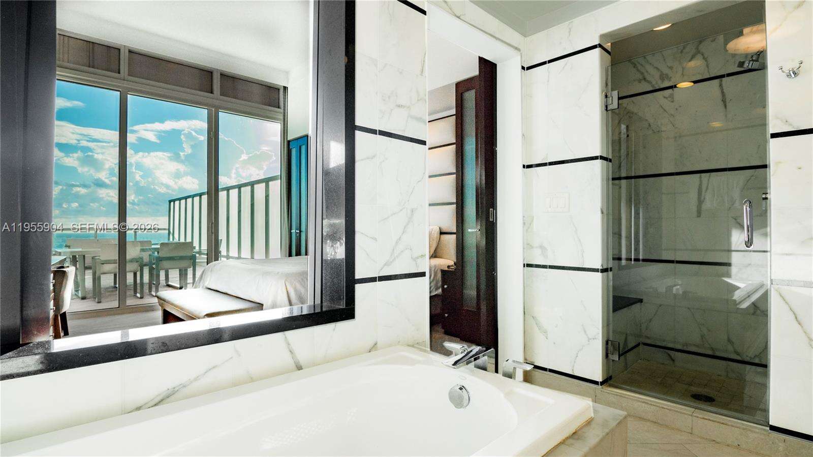 FONTAINEBLEAU III OCEAN CLUB - 4391 Collins Ave, Miami Beach, FL 33140 | Picture 19