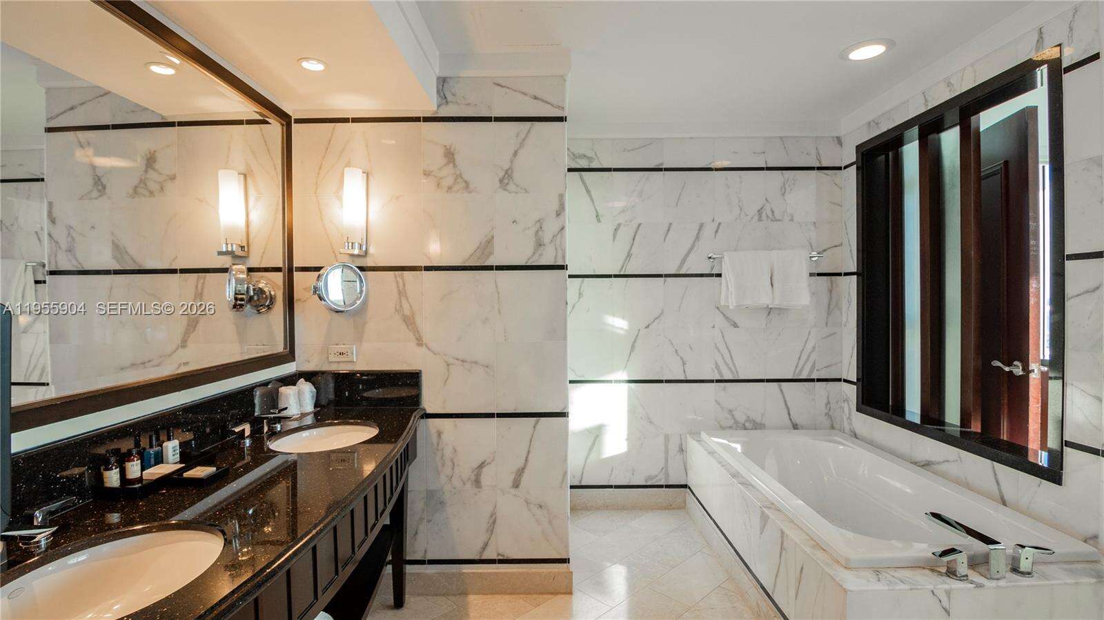 FONTAINEBLEAU III OCEAN CLUB - 4391 Collins Ave, Miami Beach, FL 33140 | Picture 20