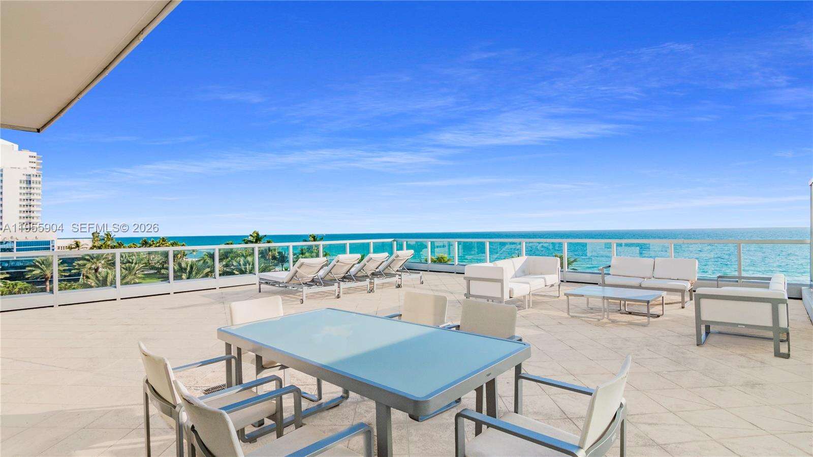 FONTAINEBLEAU III OCEAN CLUB - 4391 Collins Ave, Miami Beach, FL 33140 | Picture 3
